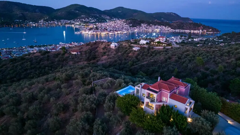 Villa Of 450 M² With Sea View In Ermionida