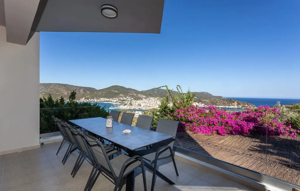 Villa Of 450 M² With Sea View In Ermionida