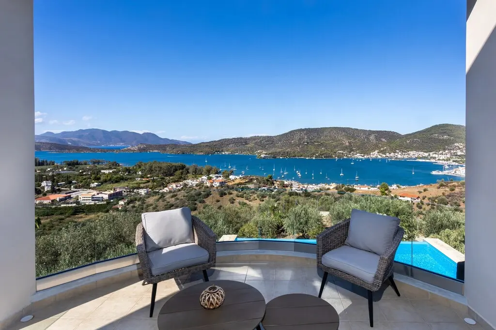 Villa Of 450 M² With Sea View In Ermionida