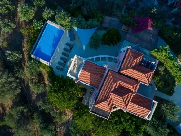 Villa Of 450 M² With Sea View In Ermionida