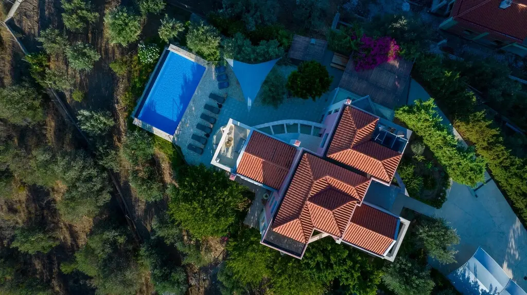 Villa Of 450 M² With Sea View In Ermionida
