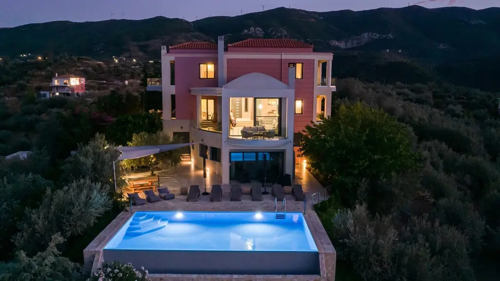 Villa Of 450 M² With Sea View In Ermionida