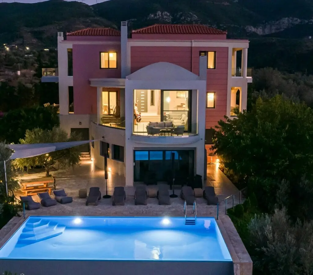 Villa Of 450 M² With Sea View In Ermionida