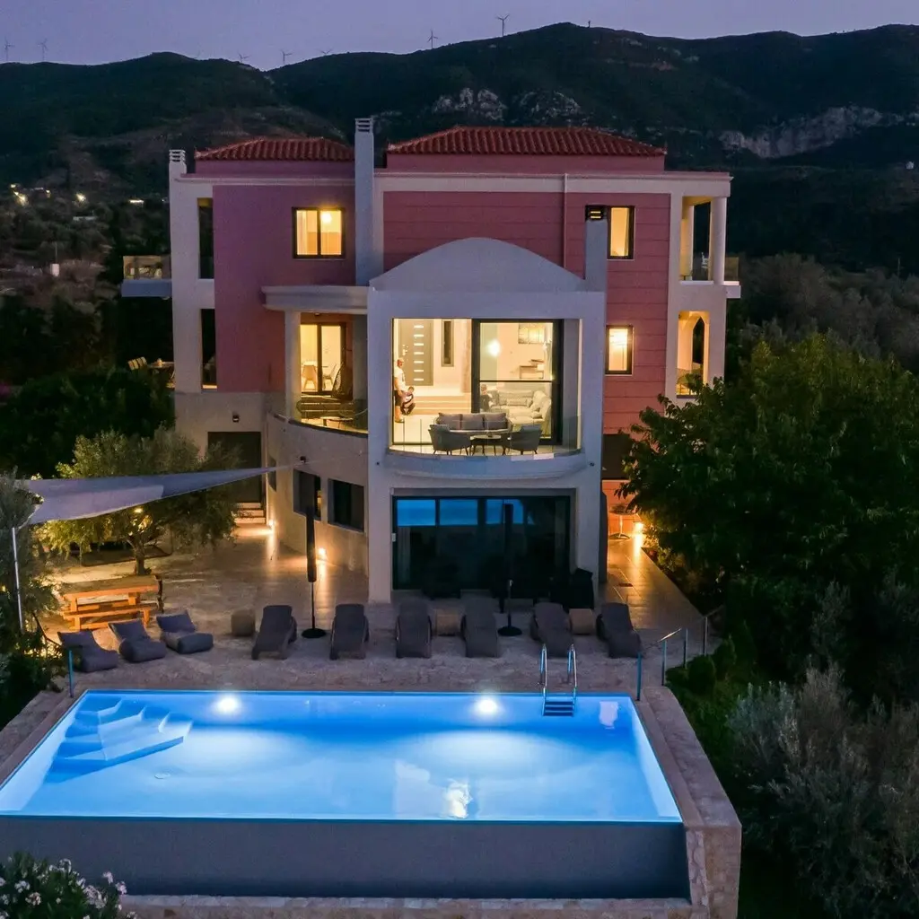 Villa Of 450 M² With Sea View In Ermionida