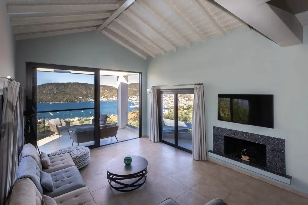 Villa Of 450 M² With Sea View In Ermionida