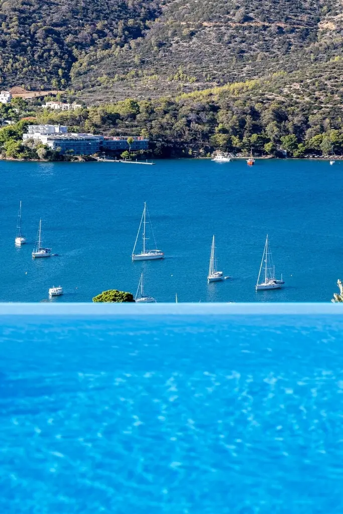 Villa Of 450 M² With Sea View In Ermionida