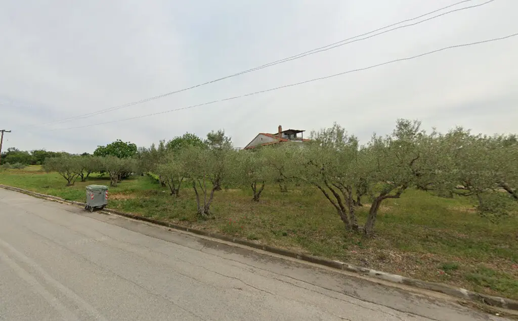 Land Of 2000 M² In The Suburbs Of Thessaloniki