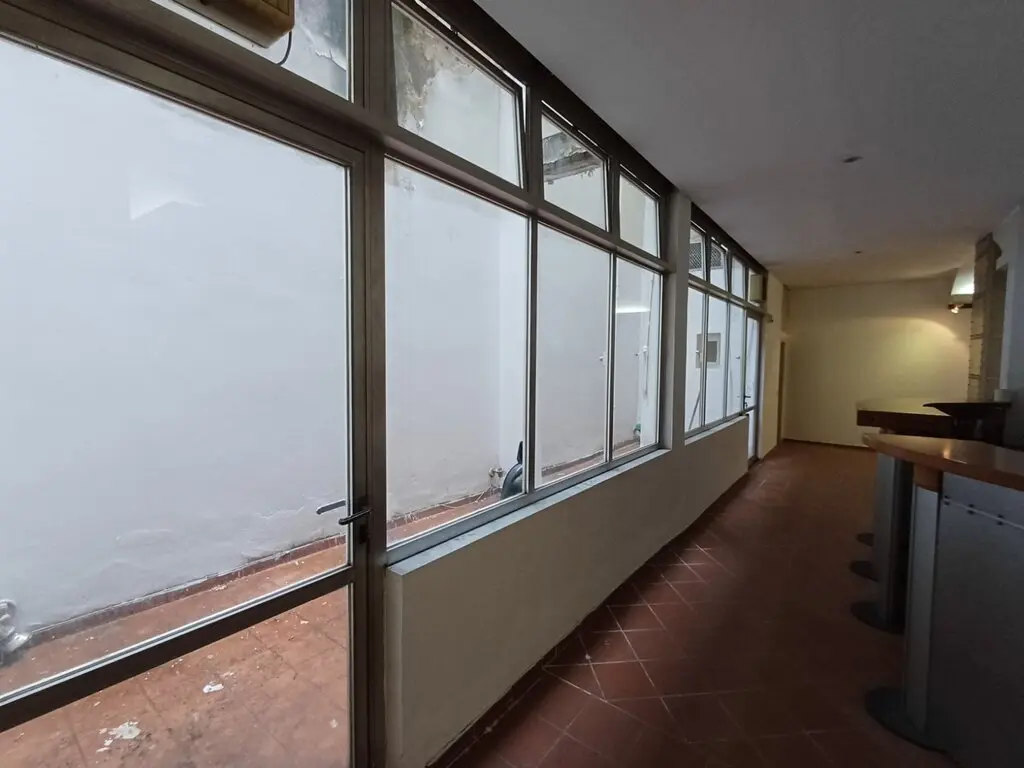 Commercial Property Of 193 M² In Thessaloniki