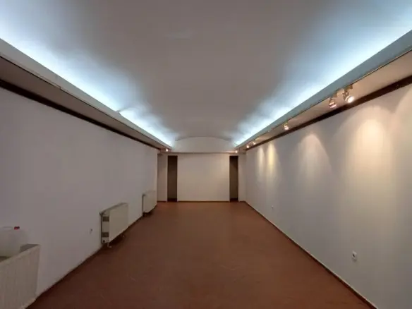 Commercial Property Of 193 M² In Thessaloniki