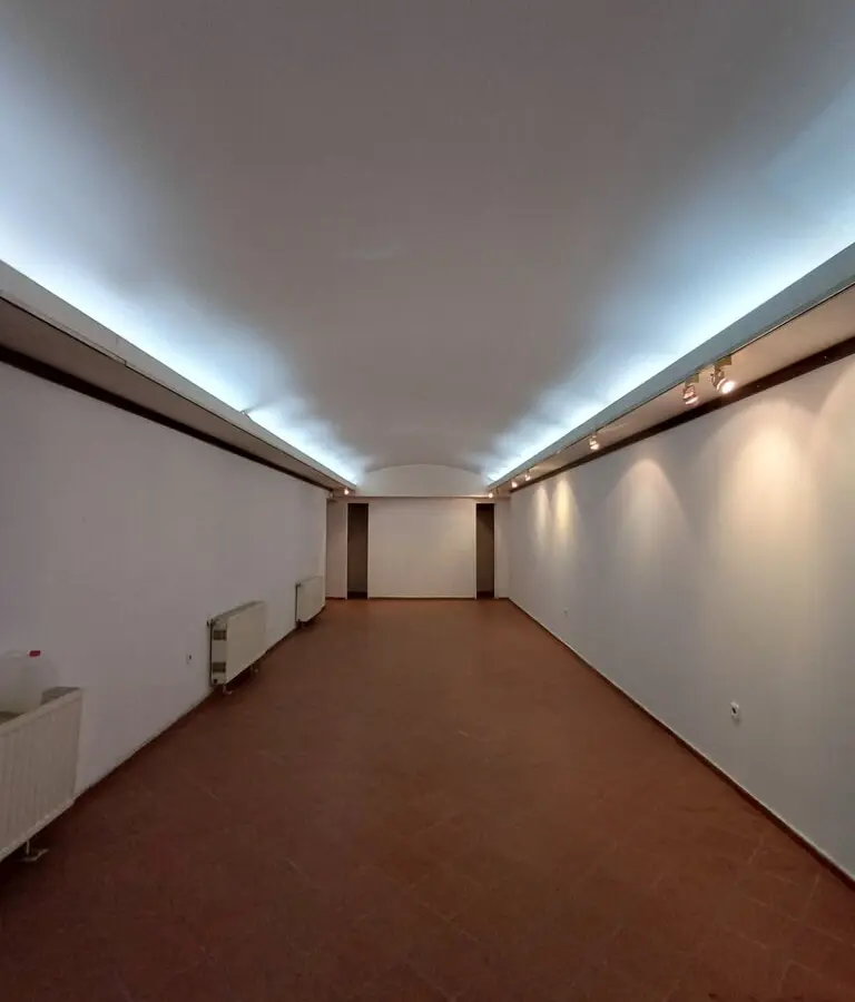 Commercial Property Of 193 M² In Thessaloniki