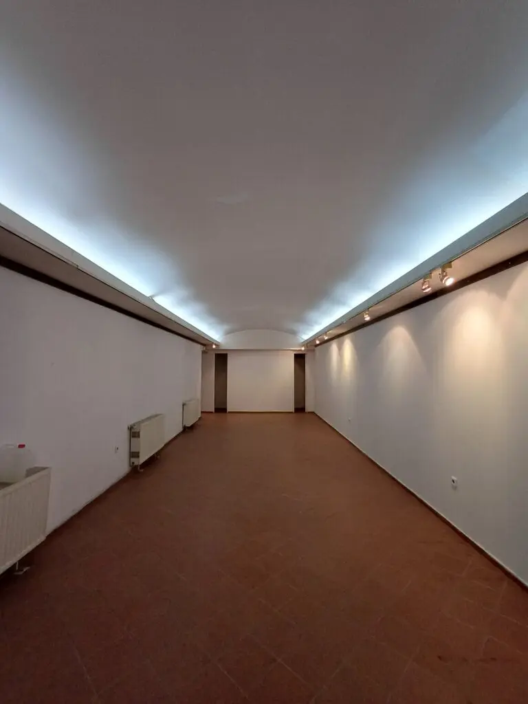Commercial Property Of 193 M² In Thessaloniki