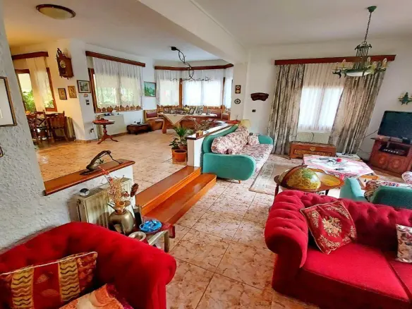 Villa Of 327 M² In Thessaloniki