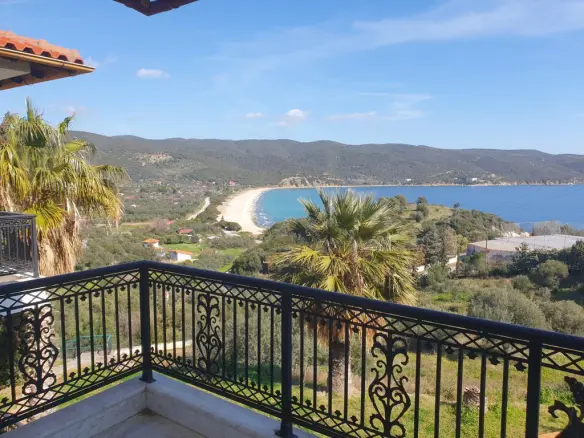 Villa Of 1000 M² In Athos, Chalkidiki