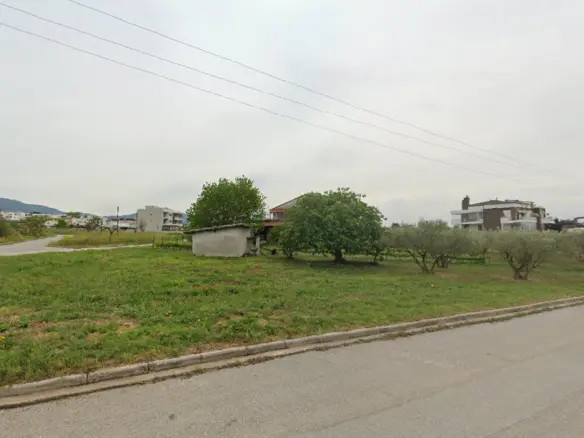 Land Of 2000 M² In The Suburbs Of Thessaloniki