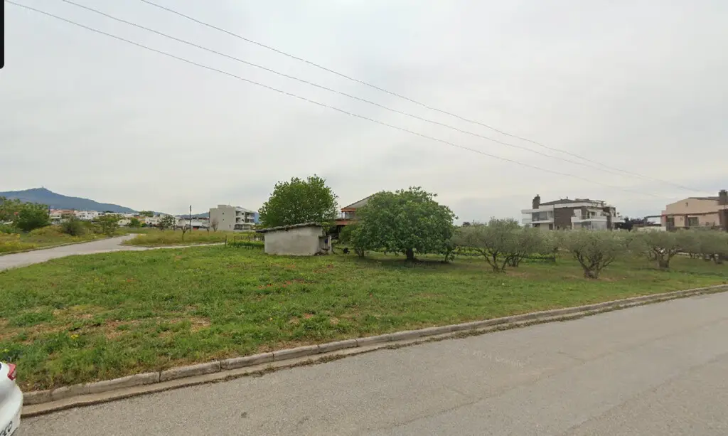 Land Of 2000 M² In The Suburbs Of Thessaloniki