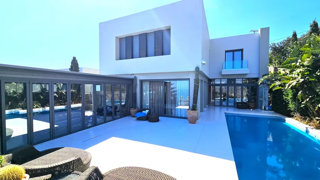 Villa Of 650 M² In Crete