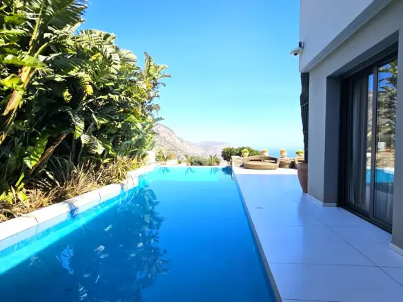 Villa Of 650 M² In Crete