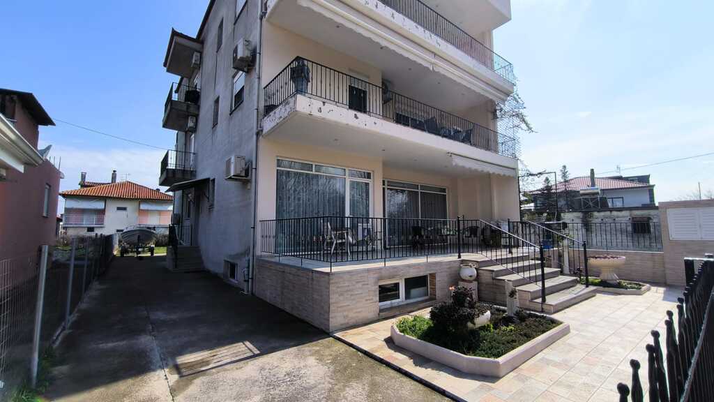 Detached House Of 600 M² On The Olympic Coast