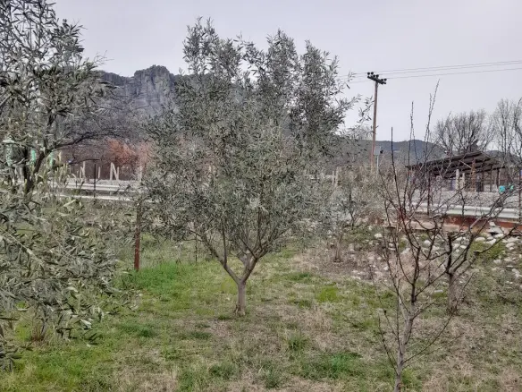 Land Of 180 M² In Central Greece