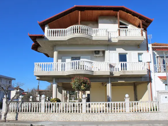 Detached House Of 300 M² In Olympic Coast