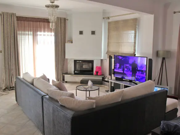Detached House Of 300 M² In Olympic Coast