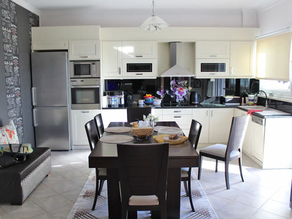 Detached House Of 300 M² In Olympic Coast