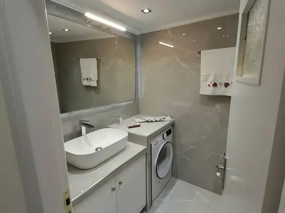 Flat Of 98 M² In Athens