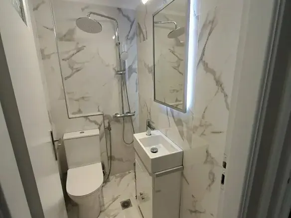 Flat Of 98 M² In Athens
