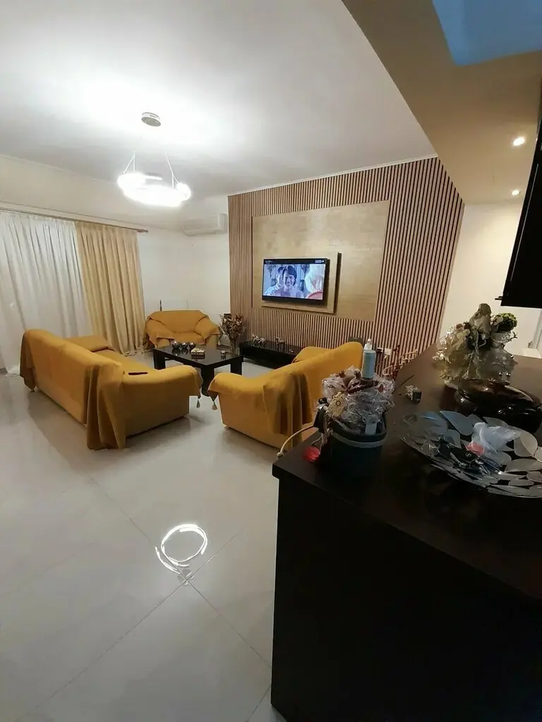 Flat Of 98 M² In Athens