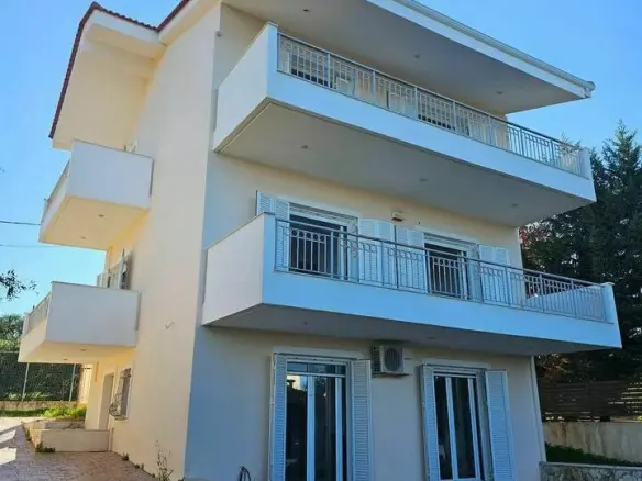 Maisonette Of 198 M² In Peloponnese