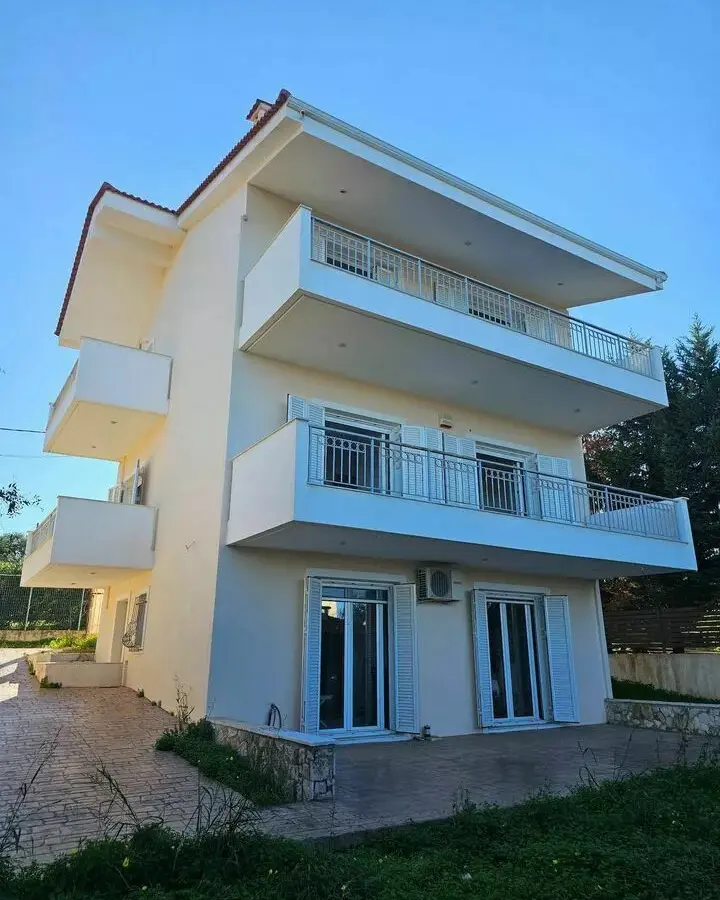 Maisonette Of 198 M² In Peloponnese