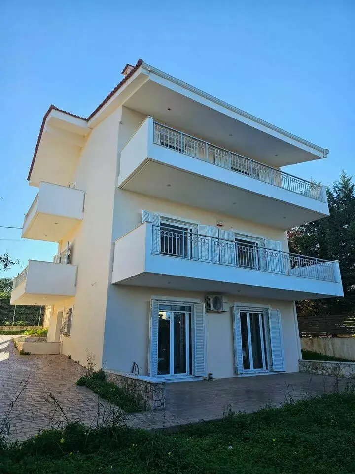 Maisonette Of 198 M² In Peloponnese