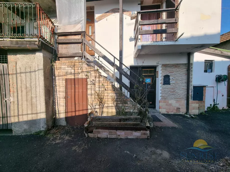 Semidetached House Of 120 M² With Ready To Live In Features In Camarza