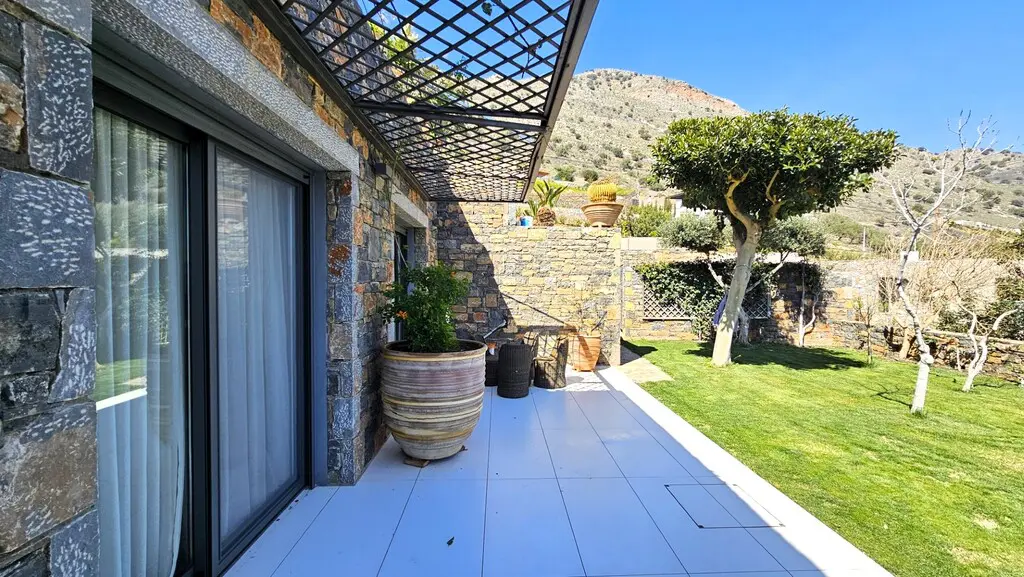 Villa Of 650 M² In Crete