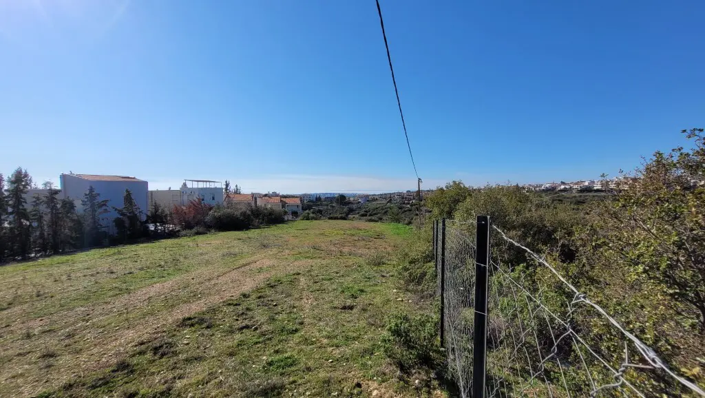 Land Of 3000 M² In The Suburbs Of Thessaloniki