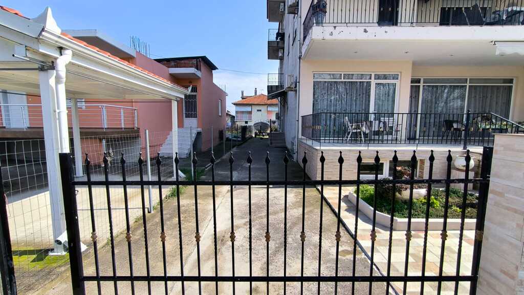 Detached House Of 600 M² On The Olympic Coast