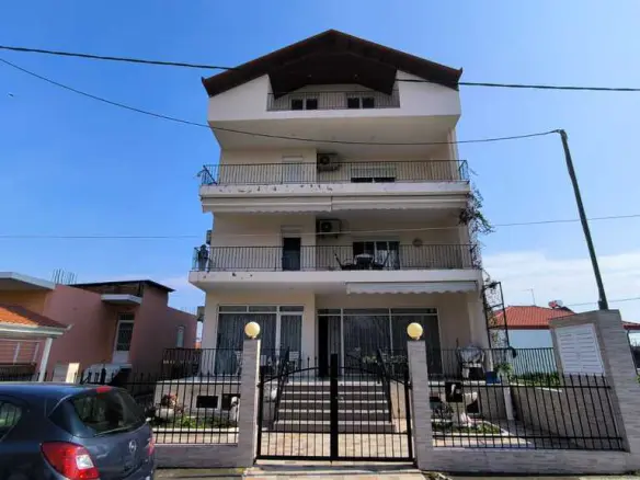 Detached House Of 600 M² On The Olympic Coast