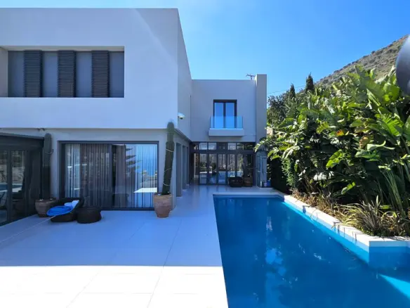 Villa Of 650 M² In Crete