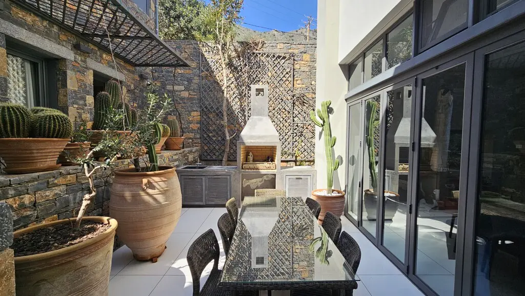 Villa Of 650 M² In Crete