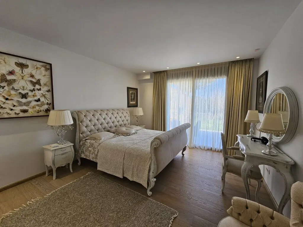 Villa Of 650 M² In Crete