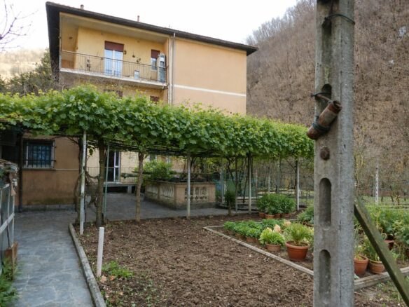 Apartment Of 0 M² With Private Garden In Valbrevenna