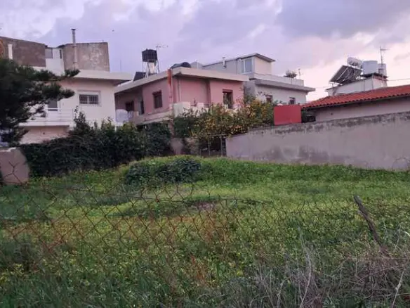 Land Of 410 M² In Crete