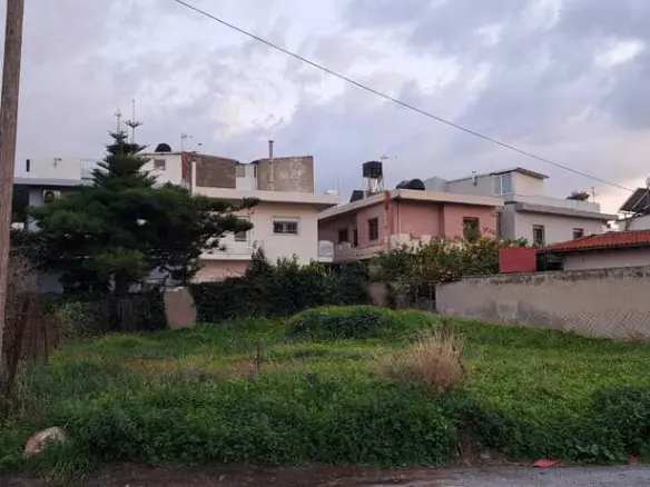 Land Of 410 M² In Crete