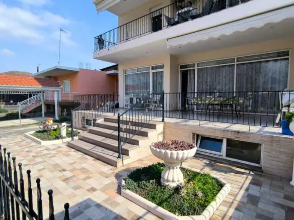 Detached House Of 600 M² On The Olympic Coast