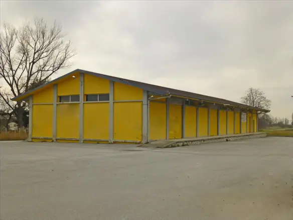 Business Of 600 M² On The Olympic Coast