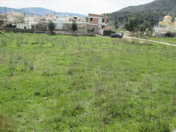 Land Of 2600 M² In Attica