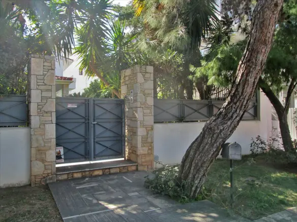 Detached House Of 480 M² In Athens