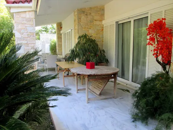 Detached House Of 480 M² In Athens