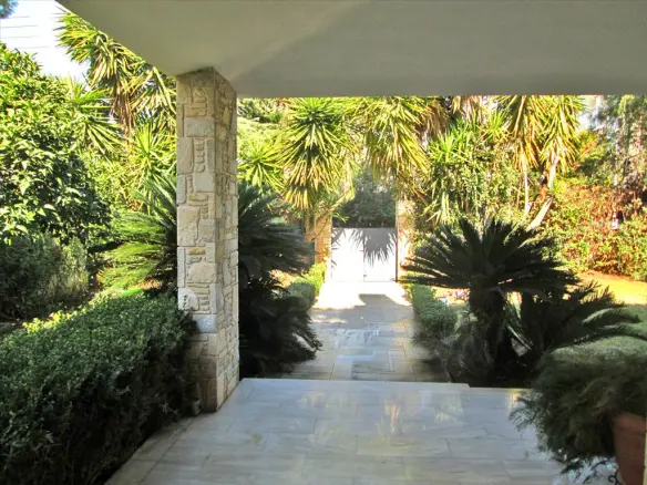 Detached House Of 480 M² In Athens