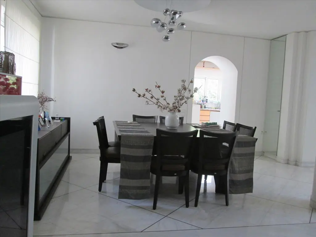 Detached House Of 480 M² In Athens